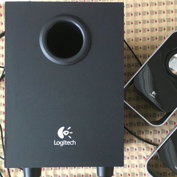 Logitech LS21 7 Watts RMS (FTC) 2.1 Stereo Speaker System - Black - Picture 3 of 16